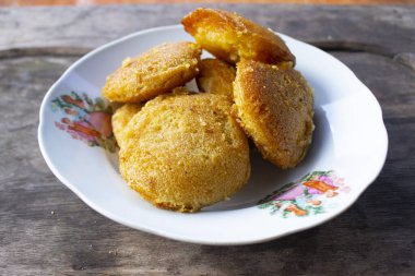 Apem, apam veya appam, Endonezya 'nın geleneksel aperatifi / yiyeceğidir. Pirinç unundan, yumurtadan, hindistan cevizi sütü, şeker ve bant ve biraz tuzdan yapılmış ve sonra yanmış veya buğulanmış..