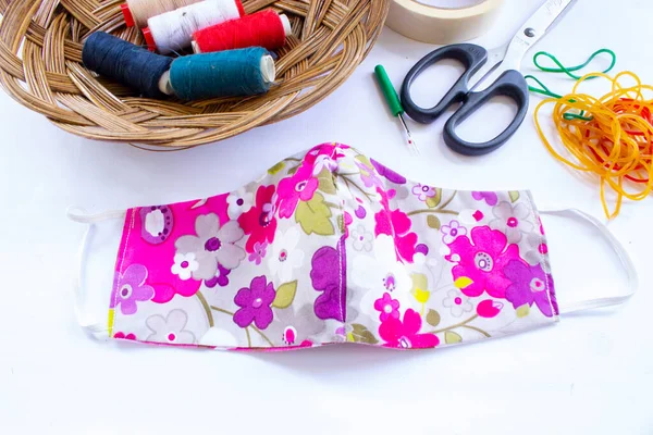 Cloth Mask Fabric Face Mask Cotton Fabric Flower Pattern Handmade — 图库照片