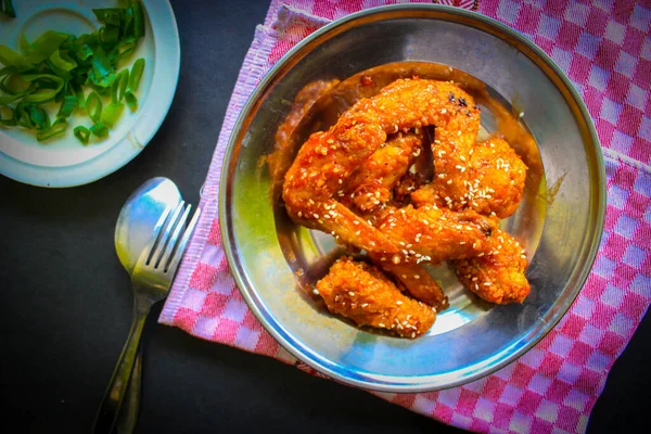 Delicious Homemade Crispy Fried Chicken Spicy Taste Lemon Plate — Fotografia de Stock