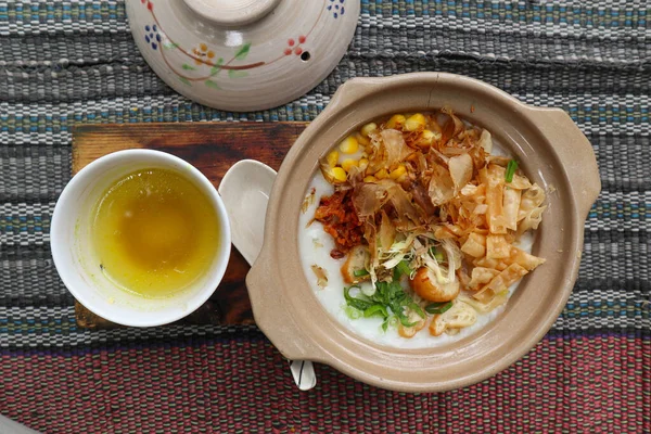 Porridge Served Hot Claypot Topped Chicken Sweet Corn Skipjack Tuna — Stockfoto