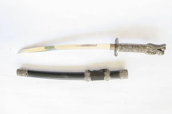 Японский Самурай Короткий Меч Wakizashi Украшением Дракона Изолированные Белом Фоне — стоковое фото