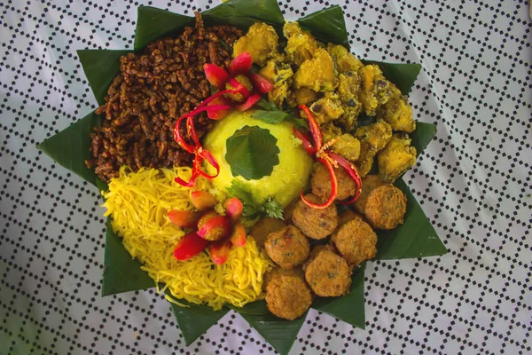 Nasi Kuning Sau Orez Galben Sau Orez Tumeric Este Mâncare — Fotografie, imagine de stoc