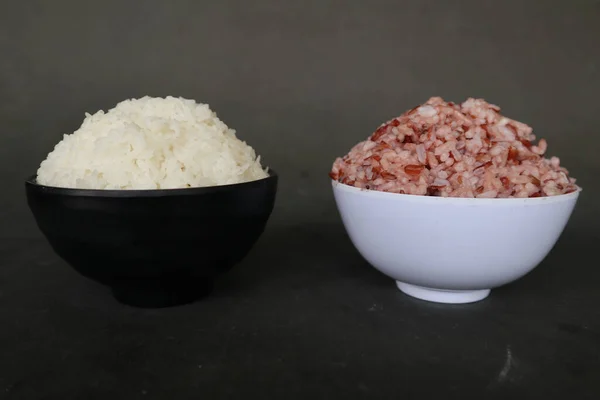 Red Rice Small White Bowl White Rice Black Bowl Isolated — Foto de Stock