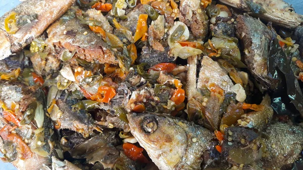 Milkfish Atau Ikan Bandeng Masak Dengan Rasa Pedas — Stok Foto