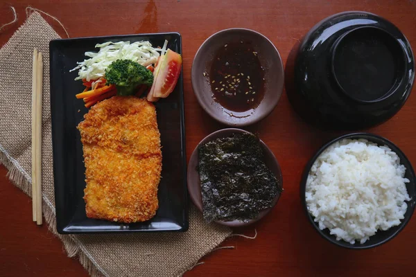 Pollo Katsu Don Comida Japonesa Servida Con Salsa Soja Mesa —  Fotos de Stock