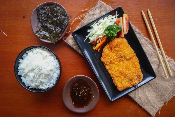 Pollo Katsu Don Comida Japonesa Servida Con Salsa Soja Mesa —  Fotos de Stock