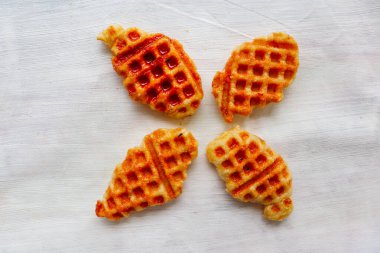 Kutuda servis edilen çikolata soslu kruvasan ya da Croffle.