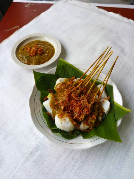 Sate Padang Satay Padang 마트라 파당에서 생산되는 소고기 요리이다 소스와 — 스톡 사진