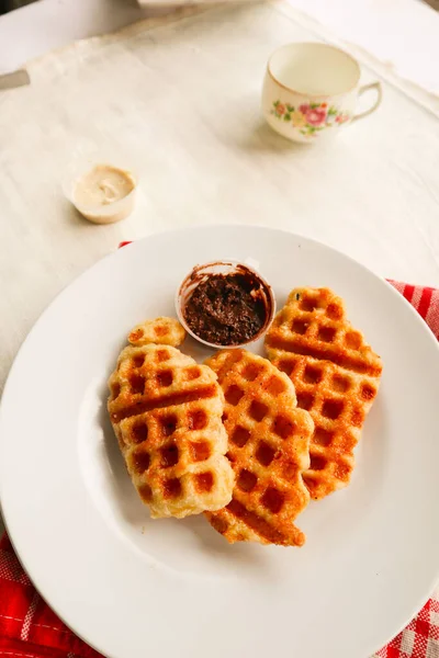 Croissant Waffle Croffle Chocolate Sauce Served Box White Background — Fotografia de Stock