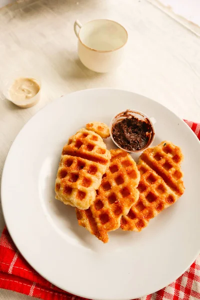 Croissant Waffle Croffle Chocolate Sauce Served Box White Background — Fotografia de Stock