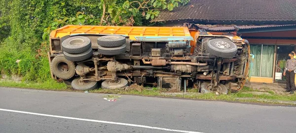Klaten Indonesia July 2022 Large Truck Has Accident Rolls Side — стоковое фото