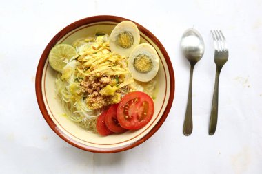 Soto Lamongan, Doğu Java, Endonezya 'da bulunan bir çorba türüdür. Tavuk, vermicelli, yumurta, fasulye filizi, zerdeçal, et suyu ve koya