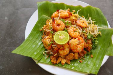 Pad Thai (Taylandca: 