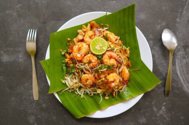 Pad Thai (Taylandca: 