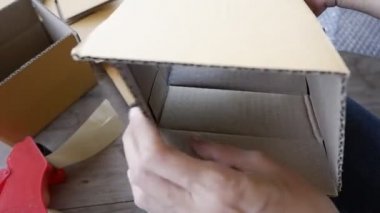 Kahverengi paket kutusunu monte et