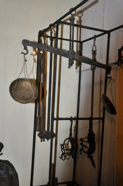 Antika metal pullar. Kırık pullar. Retro ev aksesuarları