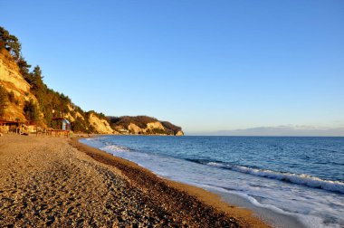Dağlarda gün batımı. Karadeniz. Abhazya