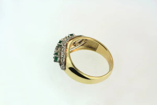 Arany Gyűrű Drágakövekkel Arany Gyémánt Arany Smaragd — Stock Fotó