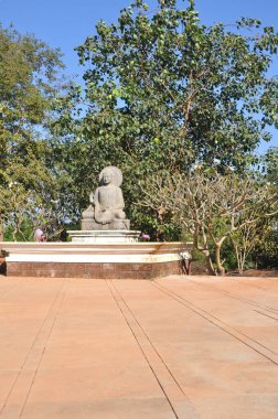 Oturmuş bir Buda heykeli. Hindistan