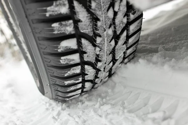 Winter Tire in Deep Snow with Deep Track — Foto Stock