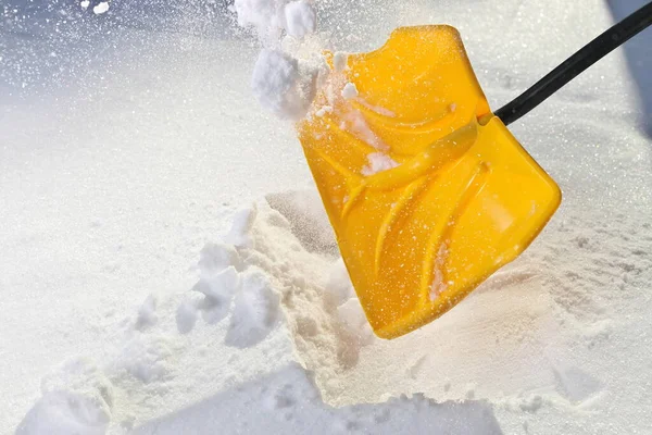 Yellow Snow Shovel Shoveling Fresh, Deep Powdery Snow — Foto Stock