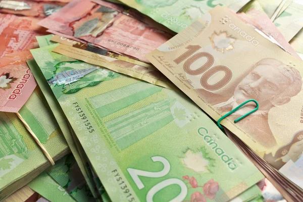 Farklı Değerlere sahip Kanada Banknotları Yüksek Açılı Görünümü