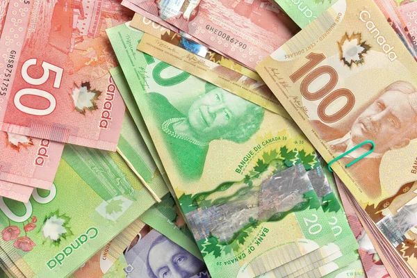 Direct boven het volledige kader Afbeelding van Canadese bankbiljetten van verschillende waarden — Stockfoto