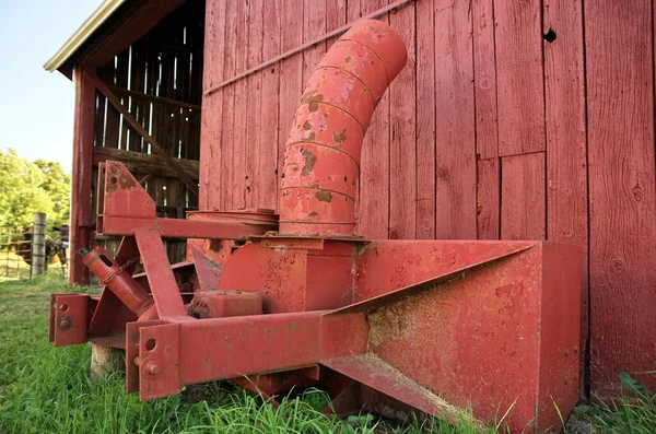 Giant Vintage Antique Rusty Red Snowblower Attachment Tractor Red Barn — Stock Photo, Image