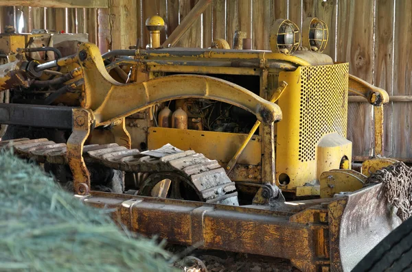Antique Vintage Bulldozer Stored in an Old Rustic Barn — Stock Photo, Image