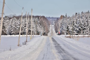 Simcoe County Ontario Canada 'daki Picturesque Country Road' un Buzlu Kaygan Koşulları