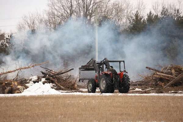 Tractor Moves Brush During a Controlled Burn on a Farm Property to Increase Arable Land — Stock Photo, Image