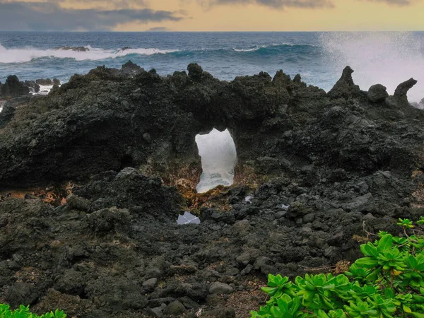 Blowhole at Waianapanapa State Park in Hana, Hawaii — Stock Photo, Image