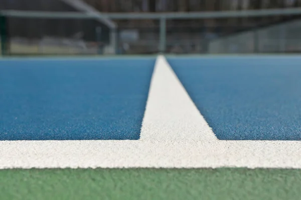 Mavi ve yeşil tenis, raket topu, Pickleball sahası sporları ve eğlence konsepti