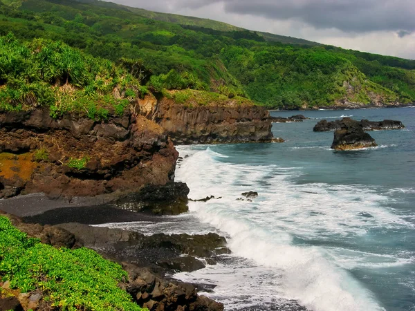 Haleakala Ulusal Parkı Oheo Gulch 'taki Kuloa Point Trail' den Hana Maui Okyanus Kıyısı