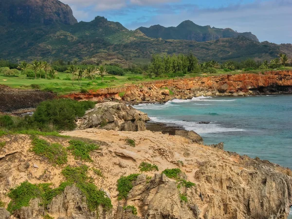 Cliff and Ocean Views along Mahaulepu Heritage Trail between Shipwrecks Beach and Punahoa Point — Stock fotografie