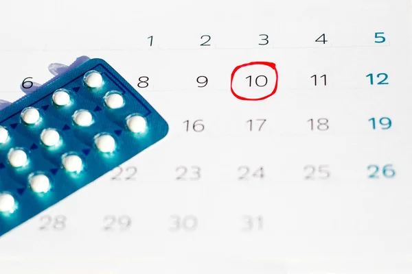 Pilules Contraceptives Sur Fond Calendrier Concept Soins Grossesse — Photo