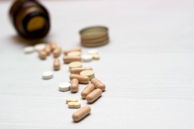 İlaçlar ve haplar, geniş bir grup su toplaması, ilaçlar, haplar.