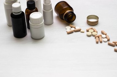 İlaçlar ve haplar, geniş bir grup su toplaması, ilaçlar, haplar.