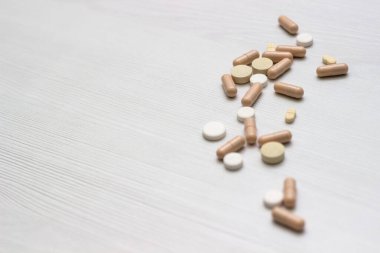 İlaçlar ve haplar, geniş bir grup su toplaması, ilaçlar, haplar.