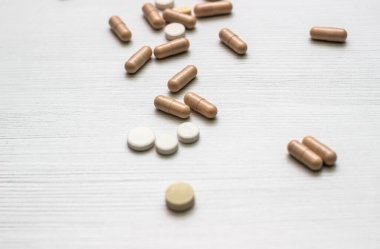 İlaçlar ve haplar, geniş bir grup su toplaması, ilaçlar, haplar.