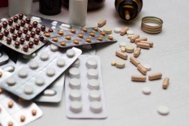 İlaçlar ve haplar, geniş bir grup su toplaması, ilaçlar, haplar.