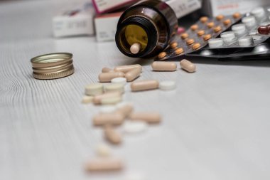 İlaçlar ve haplar, geniş bir grup su toplaması, ilaçlar, haplar.