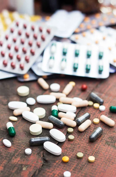 Medicamentos Comprimidos Uma Mesa Textura Madeira — Fotografia de Stock