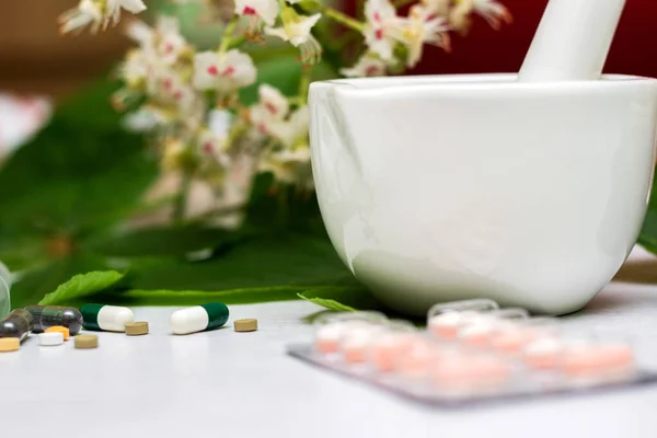 Medicamentos Tabletas Con Hierba Verde —  Fotos de Stock