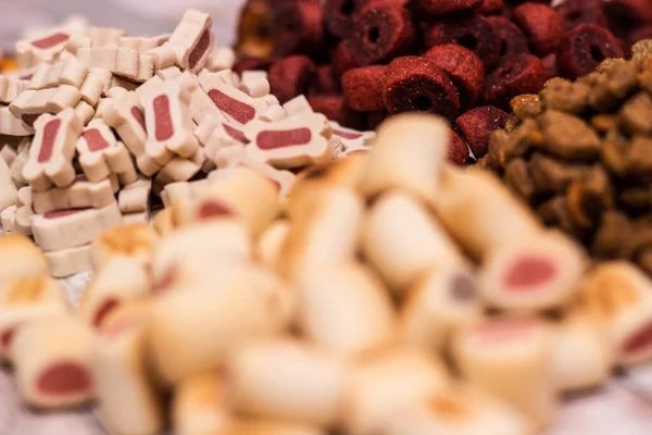 Alimentos Para Animais Estimação Lanches Para Cães Cão Saborosos Biscoitos — Fotografia de Stock