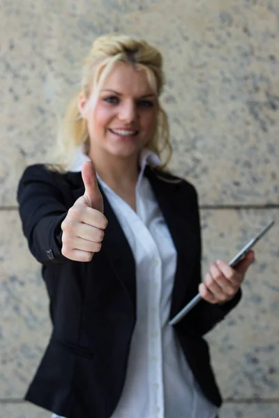 Porträt Einer Lächelnden Geschäftsfrau Mit Digitalem Tablet Arbeitsplatz — Stockfoto