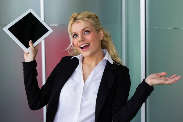 Porträt Einer Lächelnden Geschäftsfrau Mit Digitalem Tablet Arbeitsplatz — Stockfoto