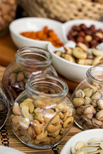 Verschiedene Haufen Gemischter Nüsse Und Samen Gesunde Sammlung Von Nüssen — Stockfoto