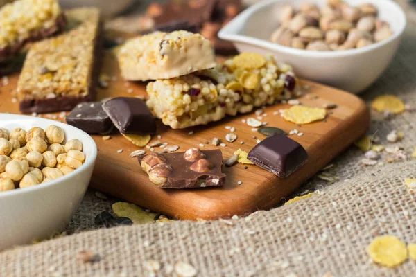 Granola Barras Nueces Mixtas Barras Miel Con Cacahuetes Chocolate Frutos — Foto de Stock