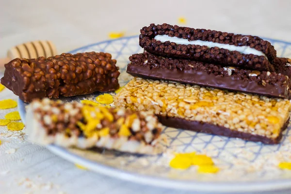 Fındık ve meyve karışımlı granola enerji barı